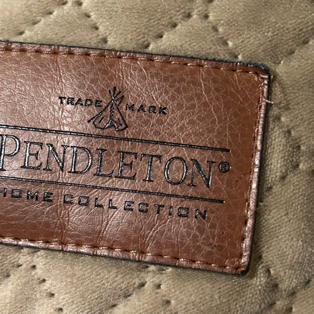 Pendleton Silver Quilted Bedspread - Picture 3 of 8